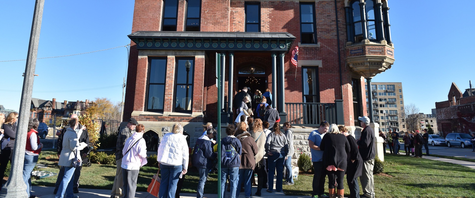 What city is rehab addict filmed in?